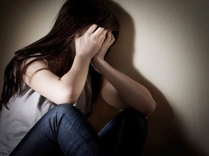 GENÇ KIZA HASTANEDE TACİZ ŞOKU