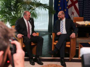 BİR ÜLKEYE DAHA VİZELER KALKIYOR