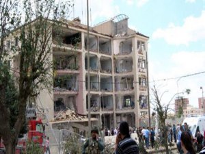 MİDYAT'TA BOMBALI SALDIRI; 2 KADIN POLİS ŞEHİT 2 SİVİL ÖLDÜ ÇOK SAYIDA YARALI