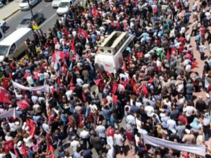 AKP'YE YÜRÜYEN CHP'LİLERE POLİS ENGELİ