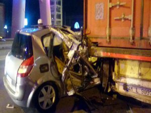 İZMİT'TE FECİ KAZA ; 1 ÖLÜ 2YARALI