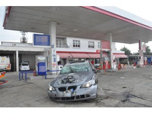 LÜKS OTOMOBİL, TAKLA ATARAK AKARYAKIT İSTASYONUNA DALDI