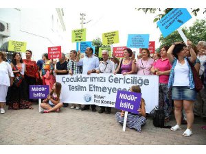 BURSA’DA TEPKİLERE NEDEN OLAN KİTABI DAĞITAN OKULUN MÜDÜRÜNÜ İSTİFAYA ÇAĞIRDILAR