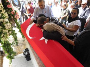 TERÖR SALDIRISINDA OĞLUNU KAYBEDEN ANNENİN FERYADI