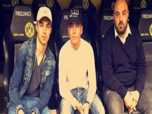 EMRE MOR'UN ŞAPKASI ORTALIĞI KARIŞTIRDI