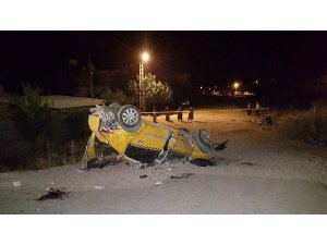 TAKSİ İLE MOTOSİKLET ÇARPIŞTI: 2 ÖLÜ, 6 YARALI