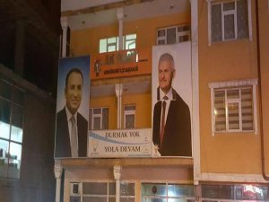 AKP'NİN GÜLDÜREN AFİŞİ İÇİN BEKİR BOZDAĞ DEVREYE GİRDİ