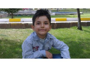 KENDİSİNİ BIÇAKLAYAN ADAMIN 10 YAŞINDAKİ OĞLUNU ÖLDÜRDÜ