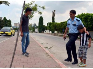 DİLENMEK İSTEMEYEN KARDEŞİNİ AĞACA BAĞLAYIP DÖVDÜ