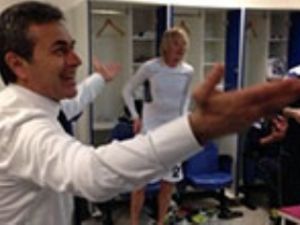 Soyunma odasında dev kutlama