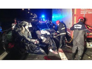 TEM'DE FECİ KAZA: 3 ÖLÜ 3 YARALI