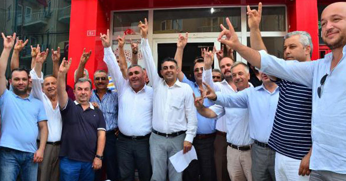 MHP'DE TOPLU İSTİFA DEPREMİ