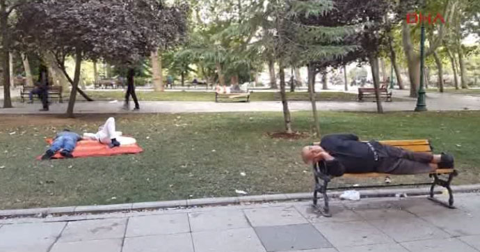 'DEMOKRASİ NÖBETİ'NDE YORULANLAR GEZİ'DE DİNLENDİ