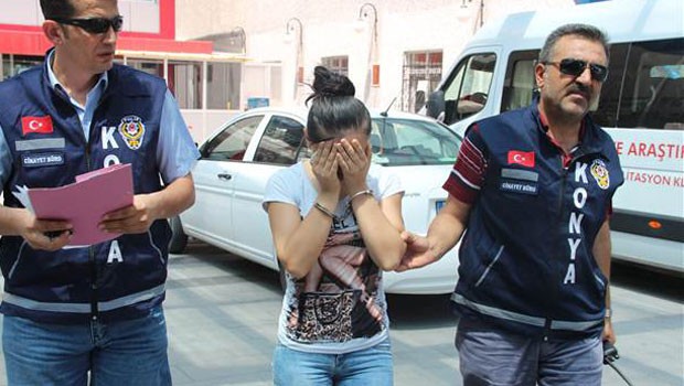 ÖLDÜRDÜ, FOTOĞRAFINI ÇEKİP ARKADAŞINA GÖNDERDİ