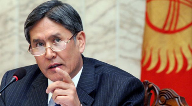 KIRGIZ CUMHURBAŞKANINDAN "MİNİ ETEKLİ" CANLI BOMBA AÇIKLAMASI