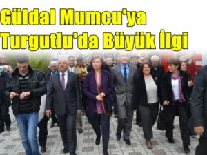 Güldal Mumcu'ya Büyük İlgi