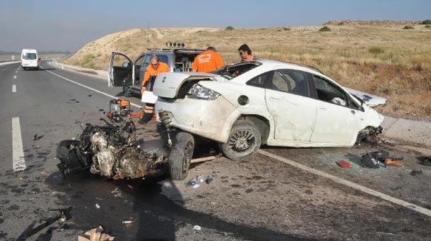 KÜTAHYA'DA FECİ KAZA: 3 ÖLÜ