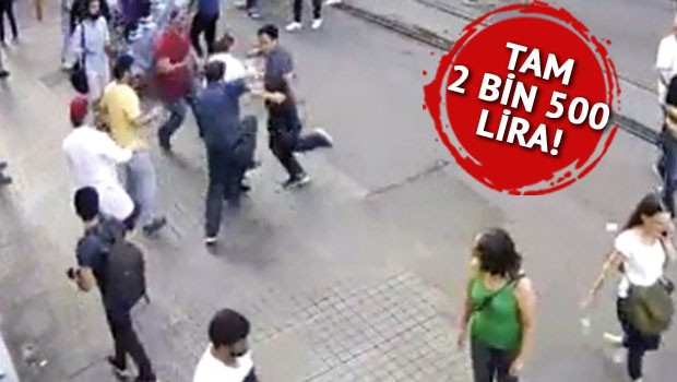 TAKSİM'DE HESABA İTİRAZ EDEN TURİSTE MEKAN SAHİPLERİ SALDIRDI