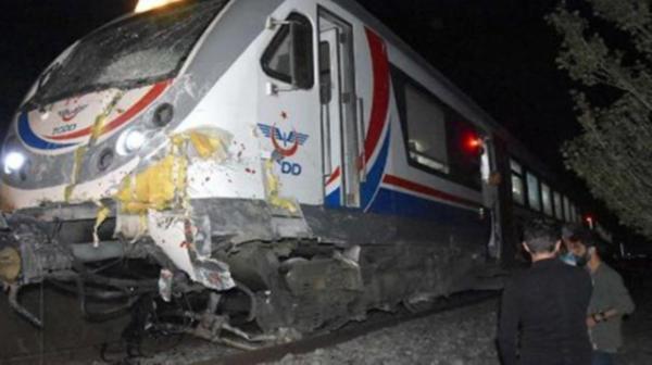 RAYBÜS TRAKTÖRÜ BİÇTİ: 2 ÇOCUK ÖLDÜ