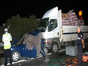 İZMİR'DE ALKOLLÜ KAMYONCU DEHŞETİ: 2 ÖLÜ 3 YARALI