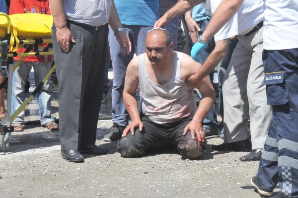 OĞLU YANGINDA ÖLEN BABA, CESEDİNİN ÇIKARILMASINI BEKLEDİ