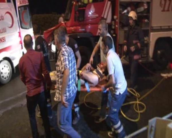 İSTANBUL'DA FECİ KAZA: 2 ÖLÜ 1 YARALI