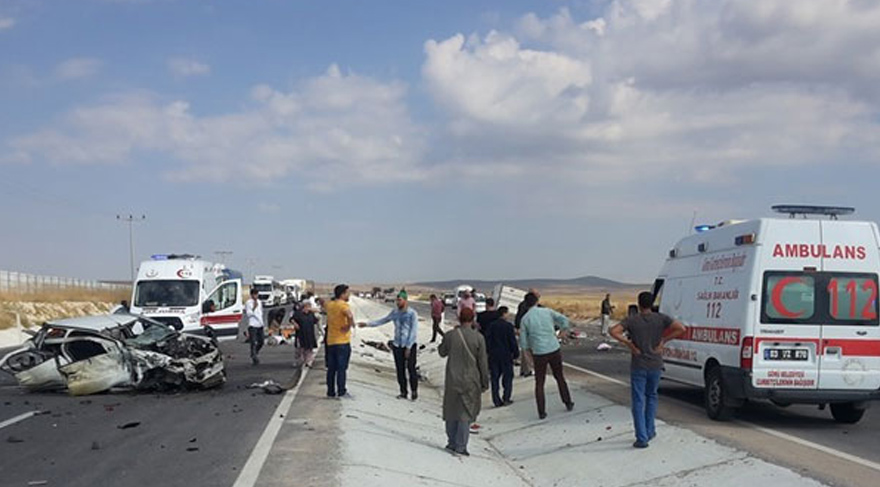 AFYON'DA FECİ KAZA: 5 ÖLÜ, 4 YARALI