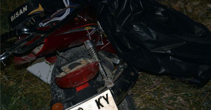 KAMYON, MOTOSİKLET İLE ÇARPIŞTI: 3 ÖLÜ