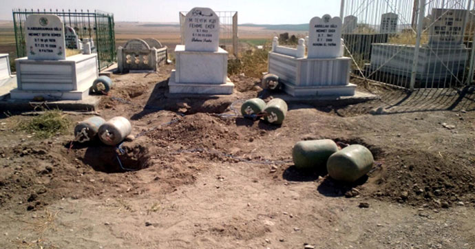 AKP'Lİ MEHDİ EKER'İN AİLE MEZARLIĞINDA 640 KİLO PATLAYICI BULUNDU