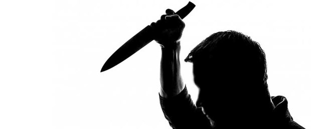 EŞİNİ BIÇAKLA ÖLDÜRDÜ, KENDİNİ İHBAR ETTİ