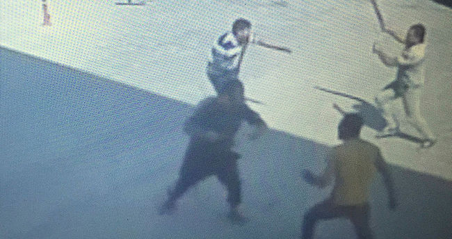 ADANA'DA BIÇAKLI, SOPALI KAVGA: 1 ÖLÜ, 2 YARALI