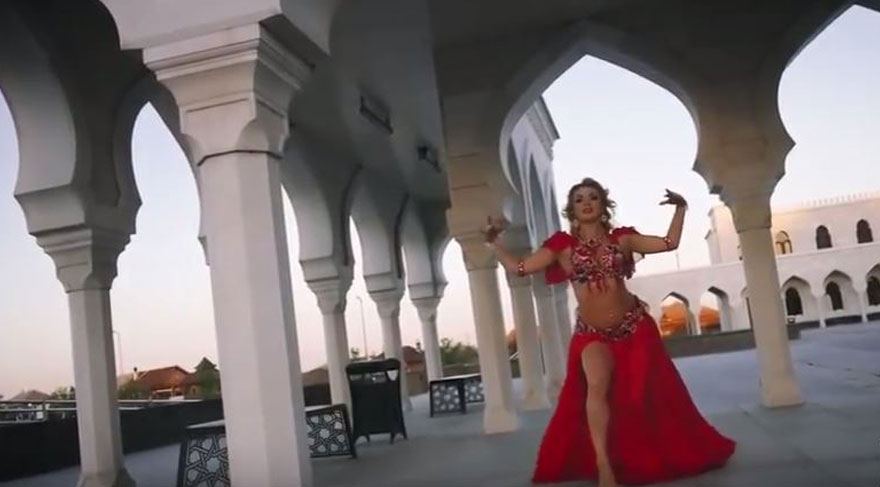 CAMİ AVLUSUNDA ÇEKİLEN KLİBE BÜYÜK TEPKİ