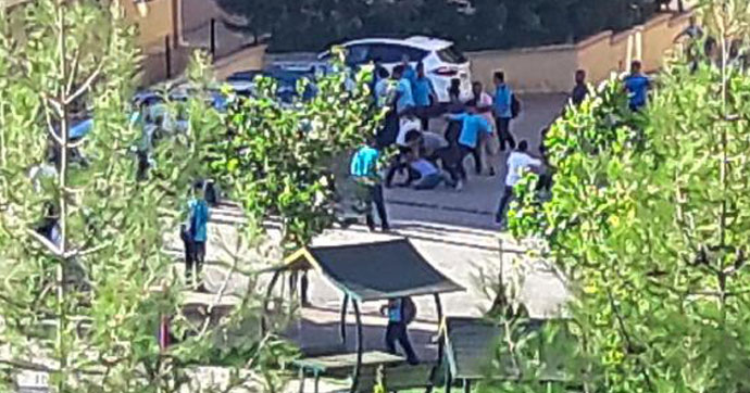 OKUL ÇIKIŞI LİSELİLER BİRBİRİNE GİRDİ