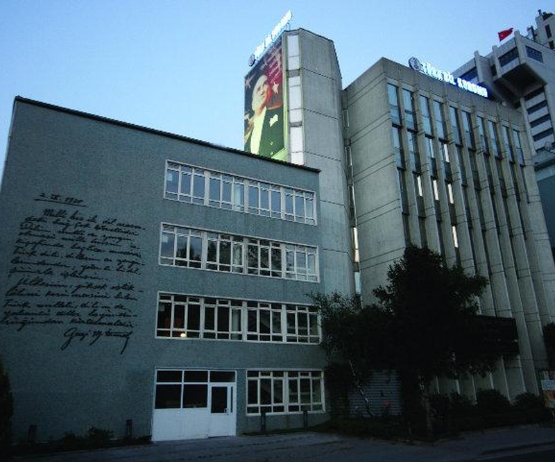 TDK'DAN KURUM İSİMLERİNDE TIRNAK İŞARETİ DEĞİŞİKLİĞİ