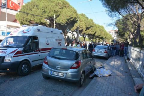 İZMİR'DE KADIN CİNAYETİ: AYRILDIĞI KIZ ARKADAŞINI ÖLDÜRDÜ