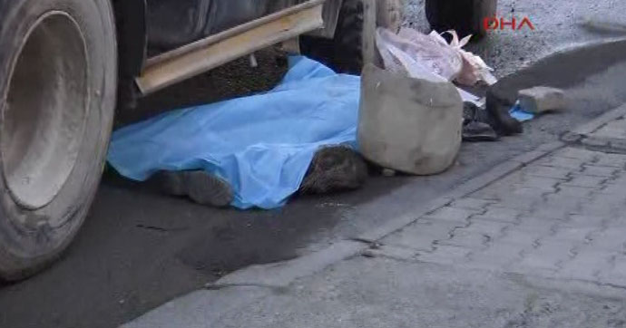 CADDEDE TEMİZLİK YAPARKEN FECİ ŞEKİLDE CAN VERDİ