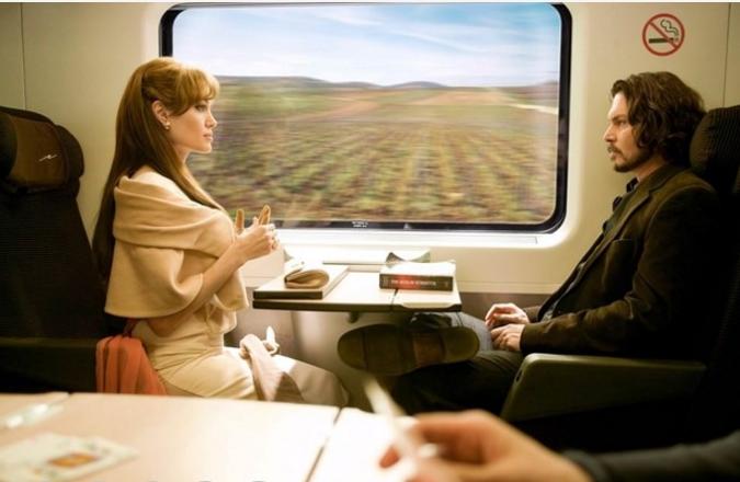 'ANGELİNA JOLİE İLE JONNY DEPP AŞK YAŞIYOR