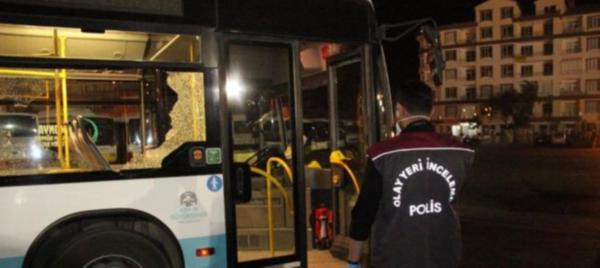 OTOBÜS ŞOFÖRÜ BABA OĞUL TARAFINDAN BIÇAKLANDI