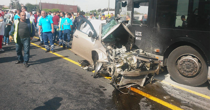 METROBÜS YOLUNDA FECİ KAZA: 1 ÖLÜ