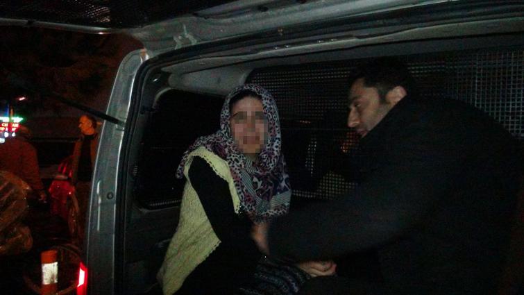 KENDİSİNİ TACİZ EDEN KAYINPEDERİNİ ÖLDÜRDÜ