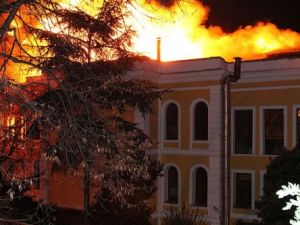 GS Üniversitesinde ki Yangın Kontrol Altında