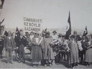 'Cumhuriyeti Biz Böyle Kazandık'  Tarihi Fotoğraf