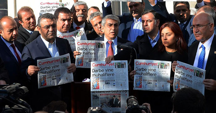 CHP CUMHURİYET GAZETESİ ÖNÜNDE