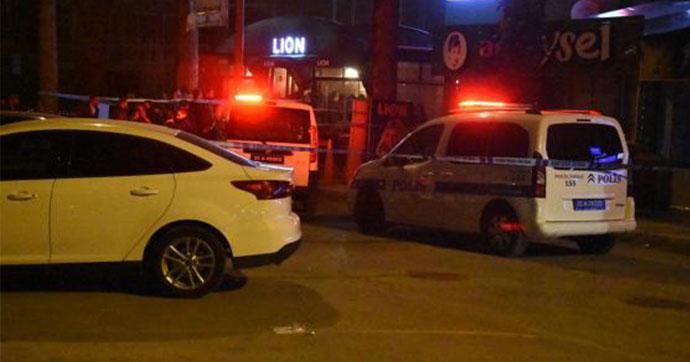 İZMİR'DE GECE KULÜBÜNDE DEHŞET; 2 ÖLÜ 2 AĞIR YARALI