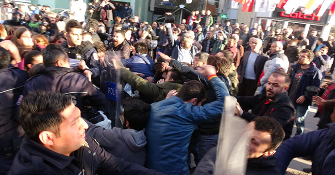 TACİZ YASASI PROTESTOSUNA SERT MÜDAHALE