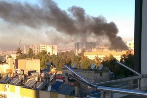 ADANA'DA  VALİLİK ÖNÜNDE PATLAMA; 2 ÖLÜ 5 YARALI