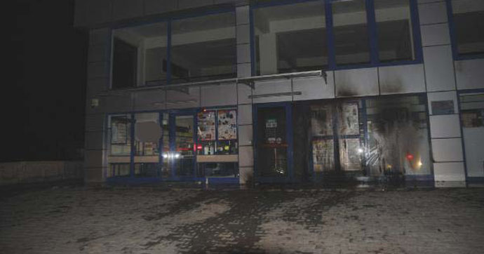 ANTALYA'DA "BİM" MARKET ZİNCİRİNİ YAKTILAR