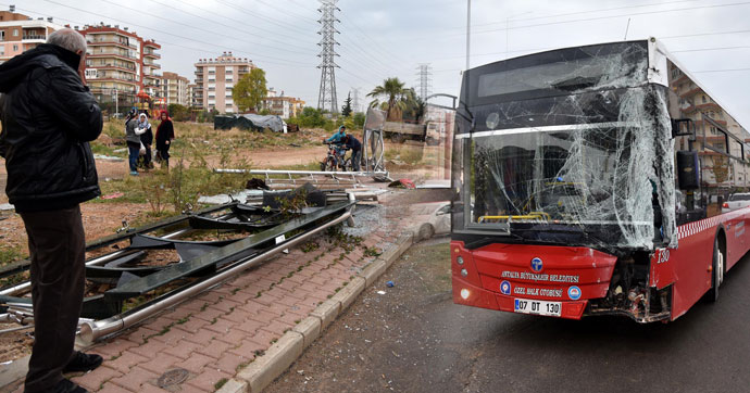 ANTALYA'DA HALK OTOBÜSÜ DEHŞETİ