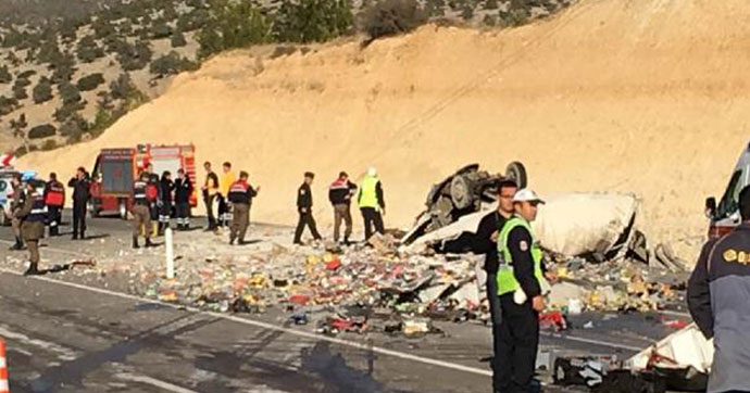 MERSİN'DE "ÖLÜM VİRAJI" KANA BULANDI; 2ÖLÜ
