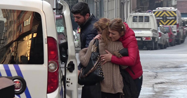 BURSA'DA ZORLA TUTULAN GENÇ KIZI POLİS KURTARDI